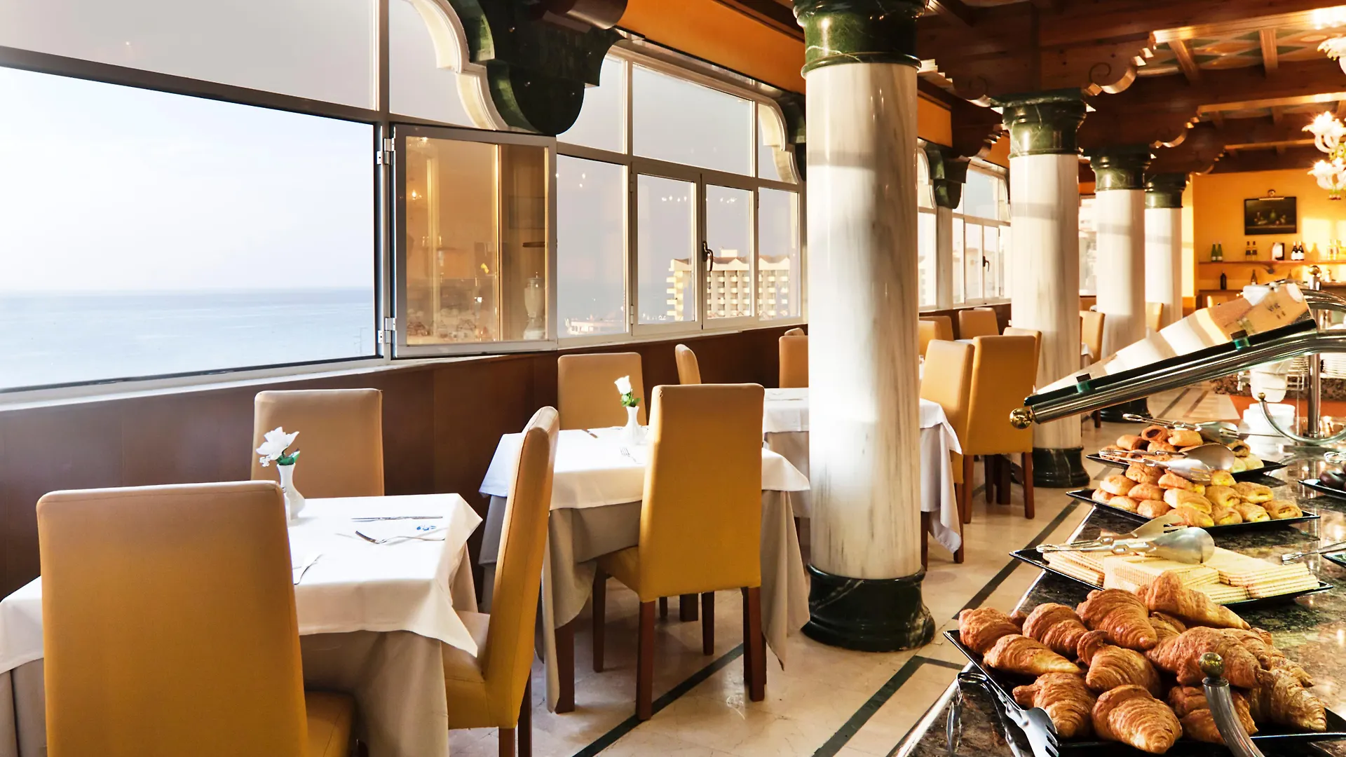 فندق Fenix Torremolinos - Adults Only Recommended